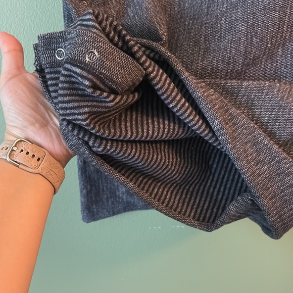 Lululemon Vinyasa Convertible Scarf Heathered Grey Striped Button - Picture 7 of 8